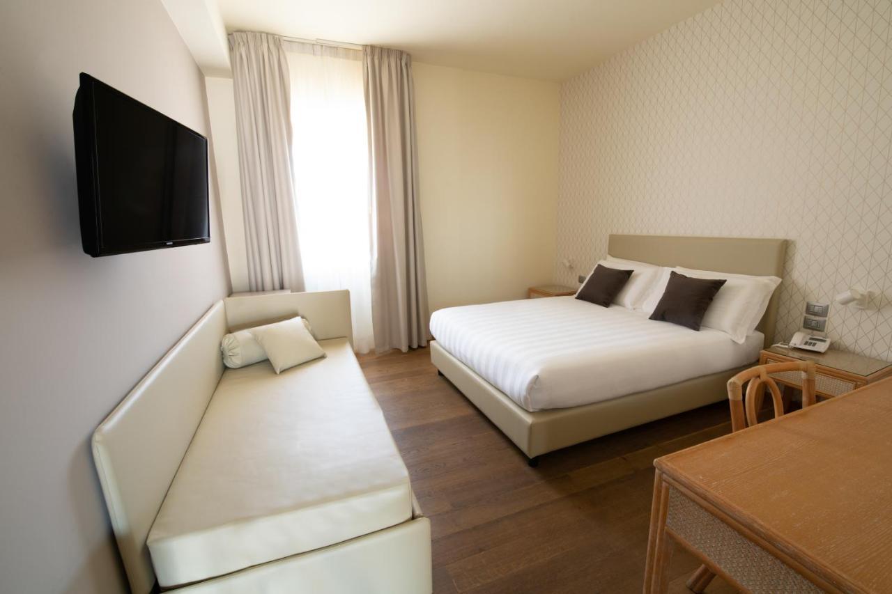 Hotel Enzo Porto Recanati Extérieur photo
